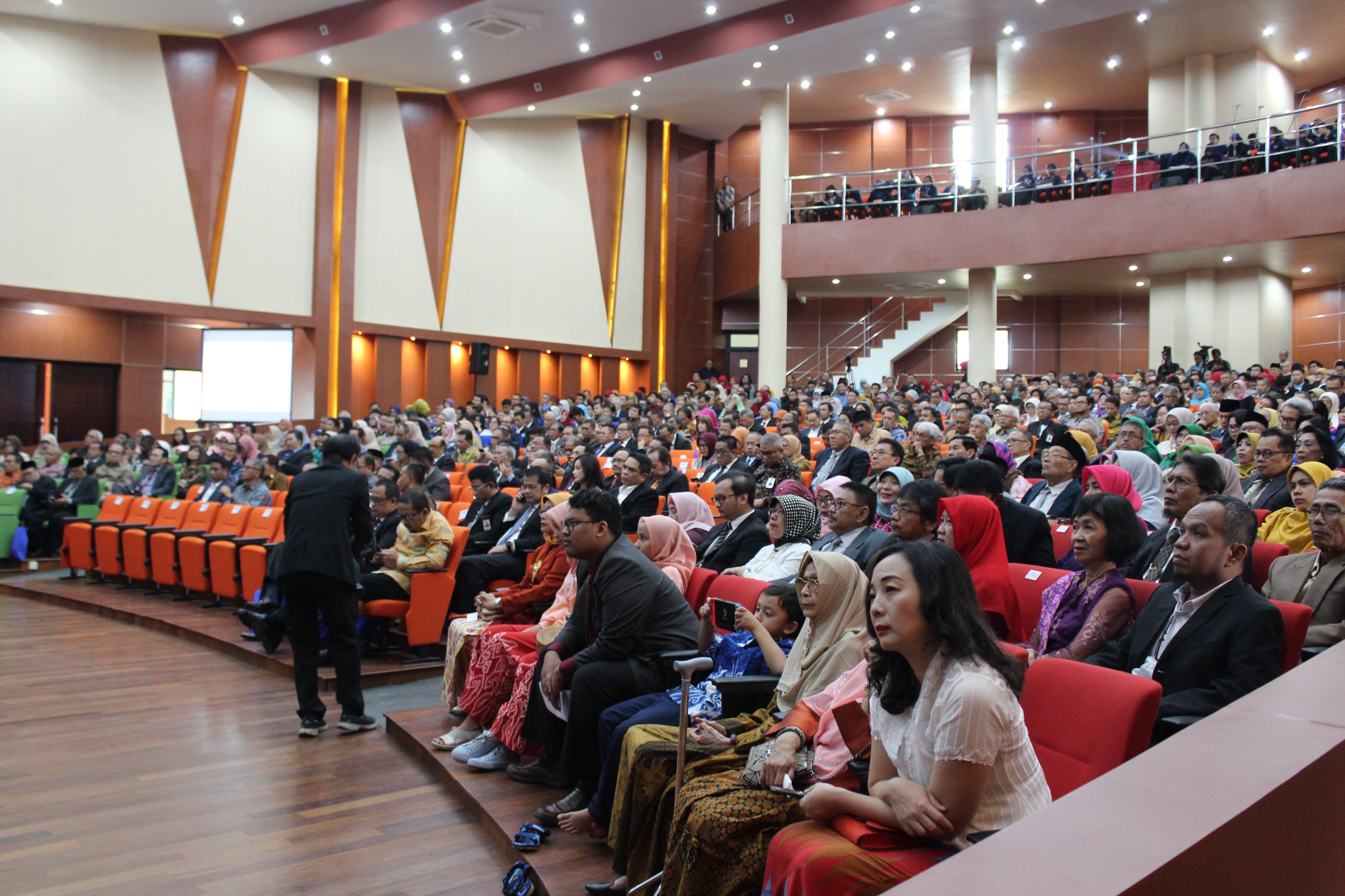 Hadiri Pengukuhan Tiga Guru Besar IPB - 3